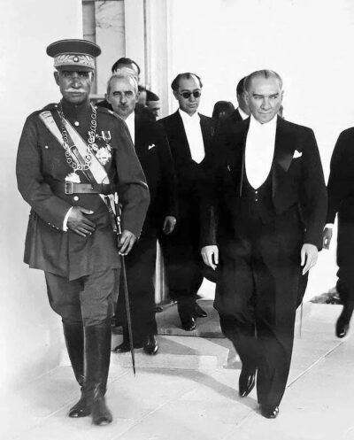 کارنامه رضاشاه کبیر: بنیانگذار ایران نوین - تصویر 2
